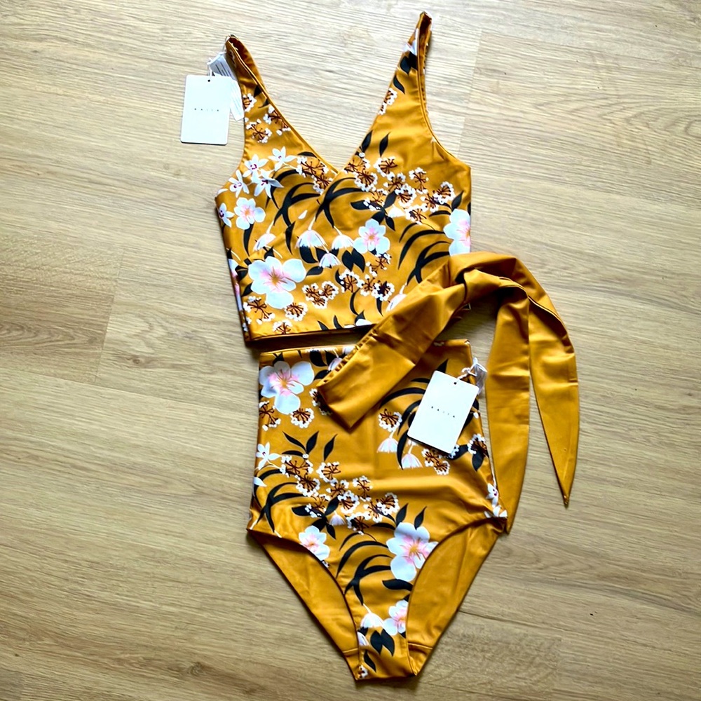 NWT Baiia 4-piece swimsuit, XS, Color: Mimosa